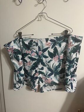 🧡 28W White Tropical Swim Shorts with Green Leaf and Pink Floral Print